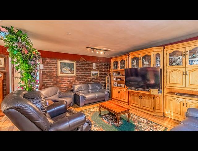 4 BEDROOM HOUSE FOR SALE IN GLENVISTA